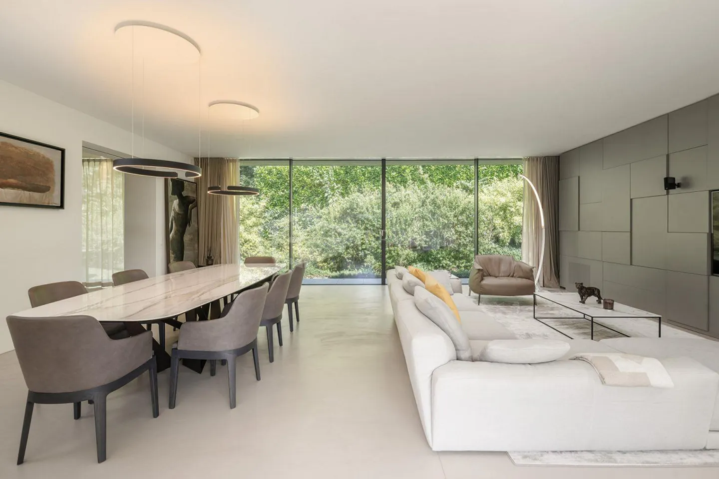 Elegante moderne Villa im Grünen - Foto 1 von 15