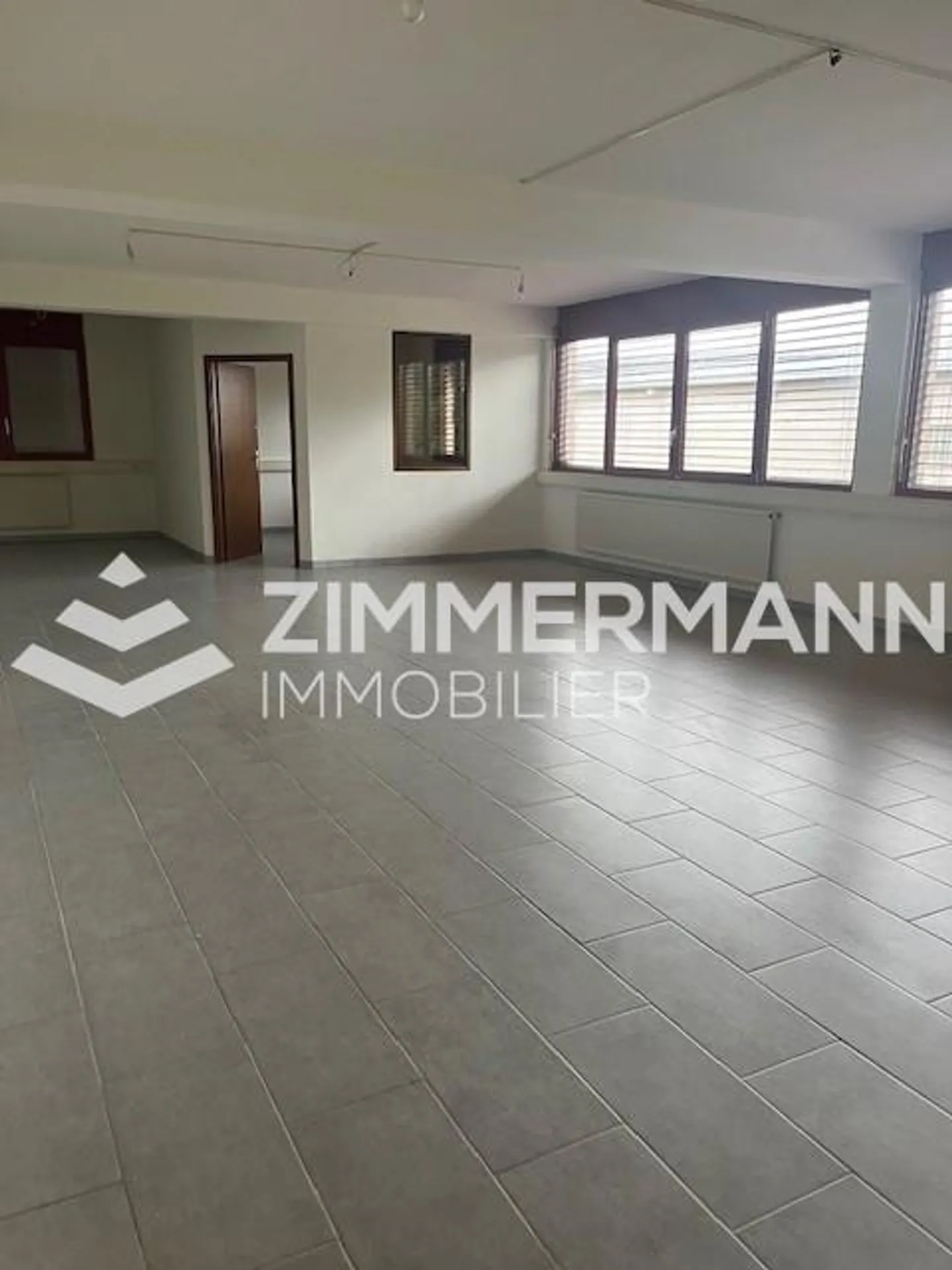 Bureau Spacieux - Photo 3 sur 7