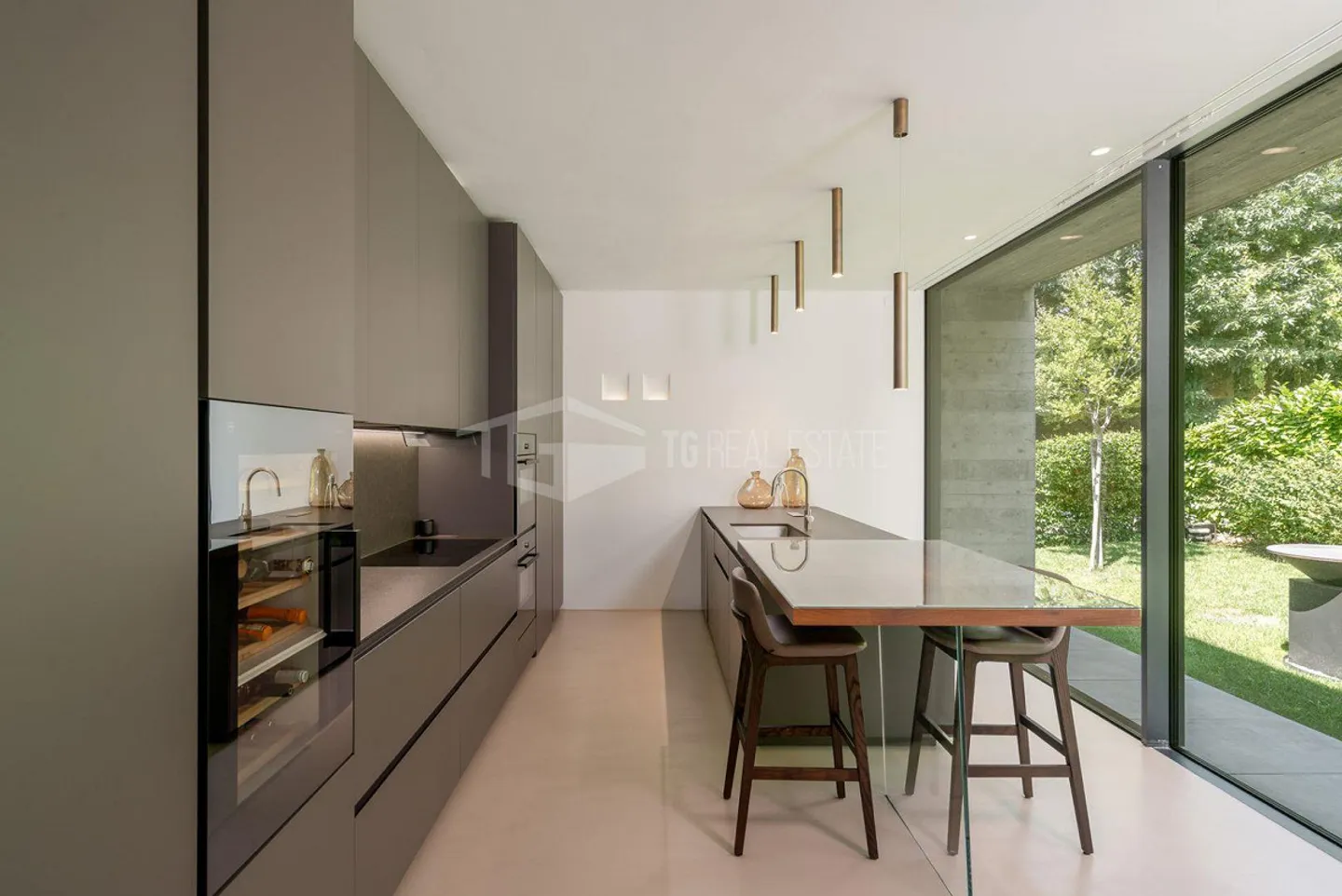 Elegante moderne Villa im Grünen - Foto 11 von 15