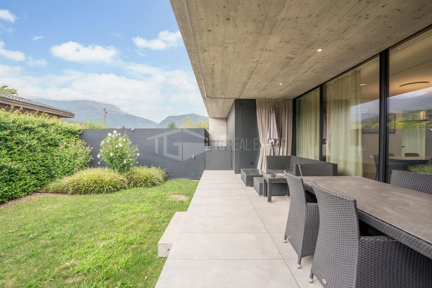 Elegante moderne Villa im Grünen - Foto 12 von 15