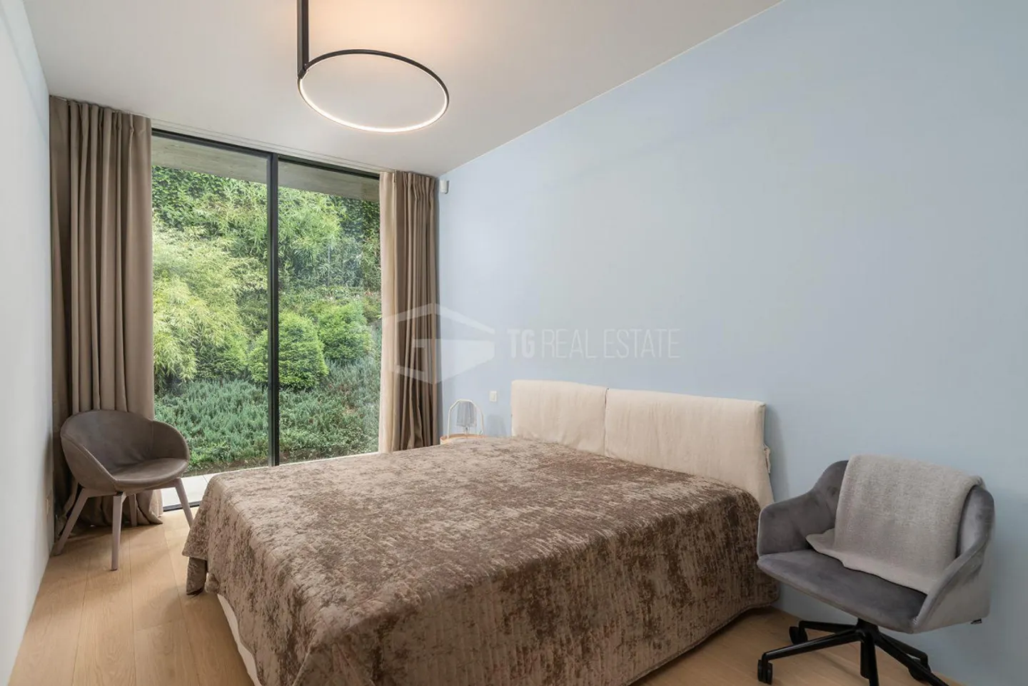 Elegante moderne Villa im Grünen - Foto 15 von 15