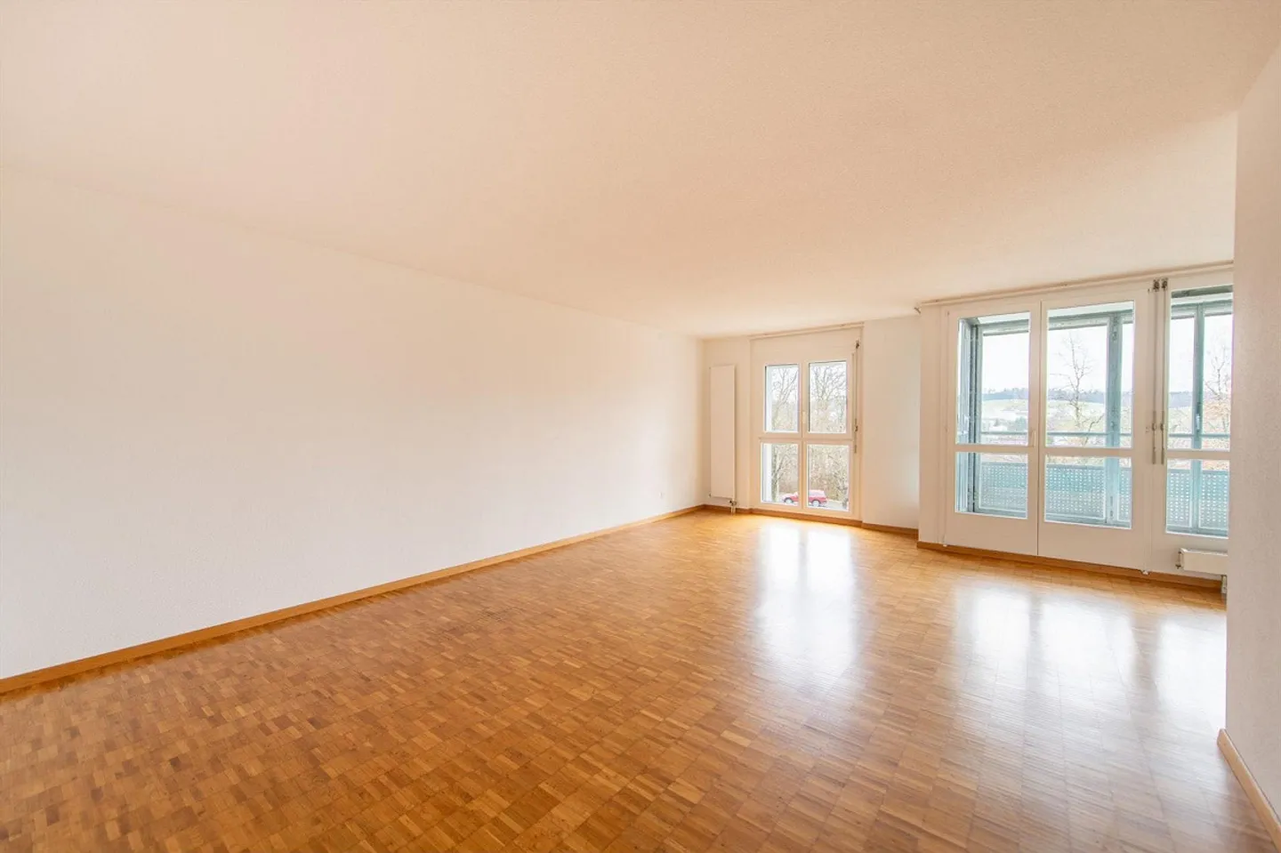 Living with Comfort: own washing machine, large balcony & plenty of space - Photo 5 of 13