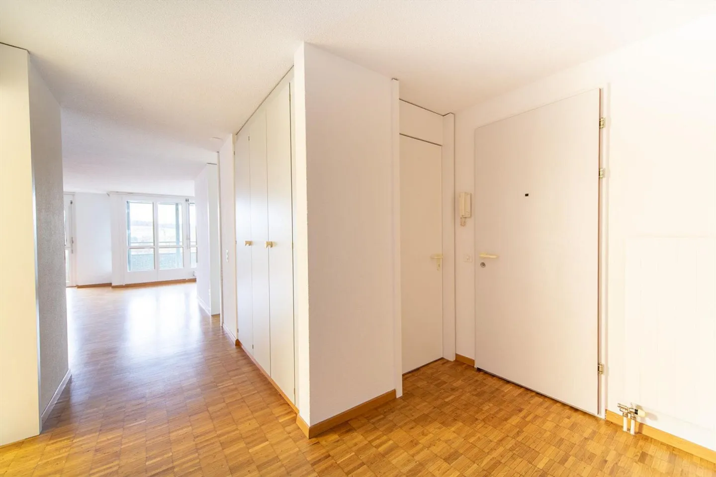 Living with Comfort: own washing machine, large balcony & plenty of space - Photo 6 of 13