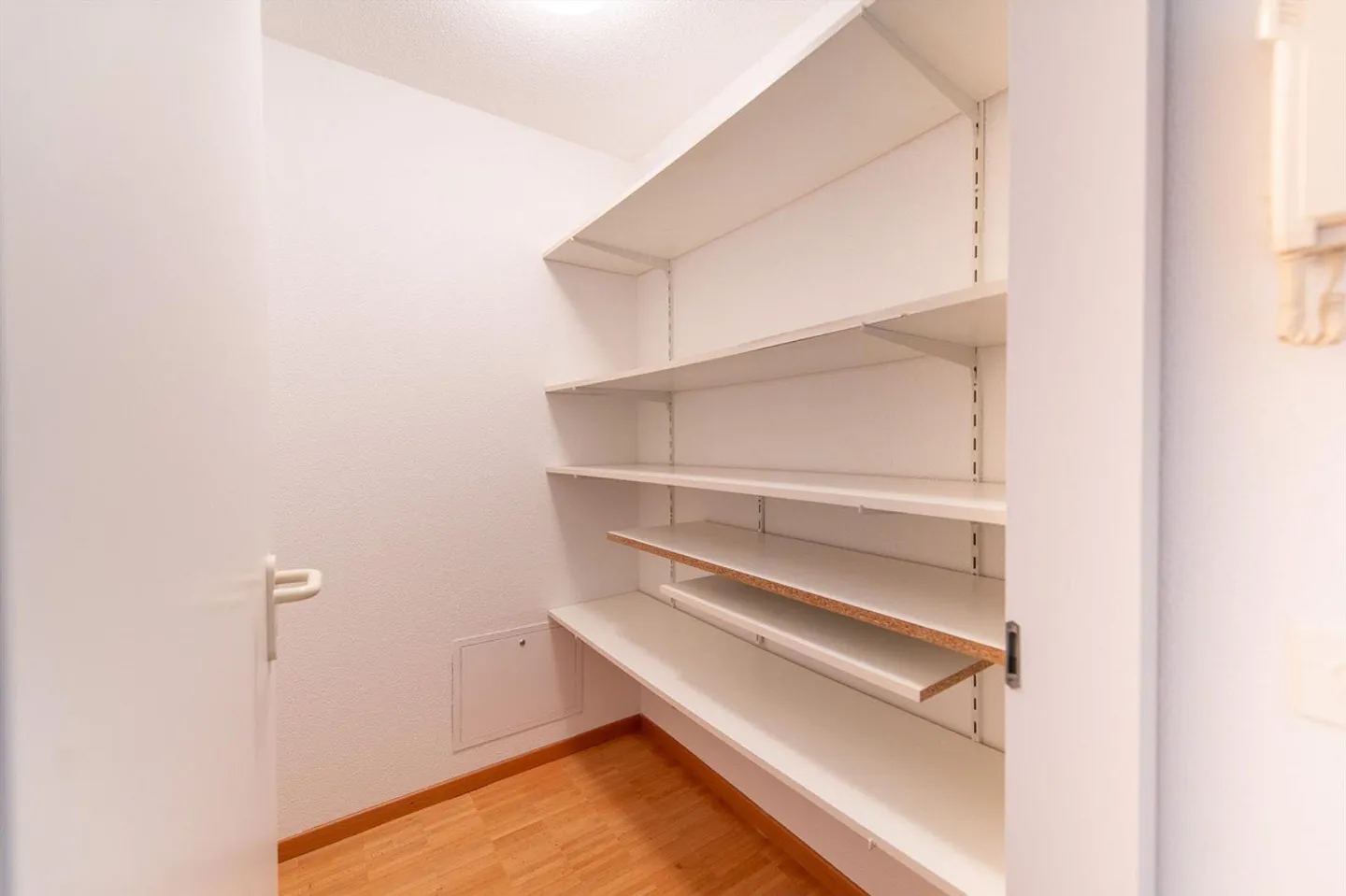 Living with Comfort: own washing machine, large balcony & plenty of space - Photo 7 of 13
