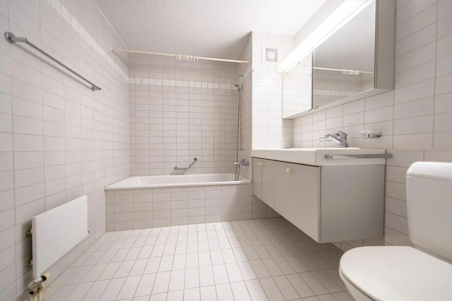 Living with Comfort: own washing machine, large balcony & plenty of space - Photo 8 of 13