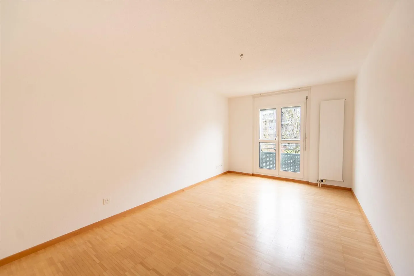 Living with Comfort: own washing machine, large balcony & plenty of space - Photo 10 of 13