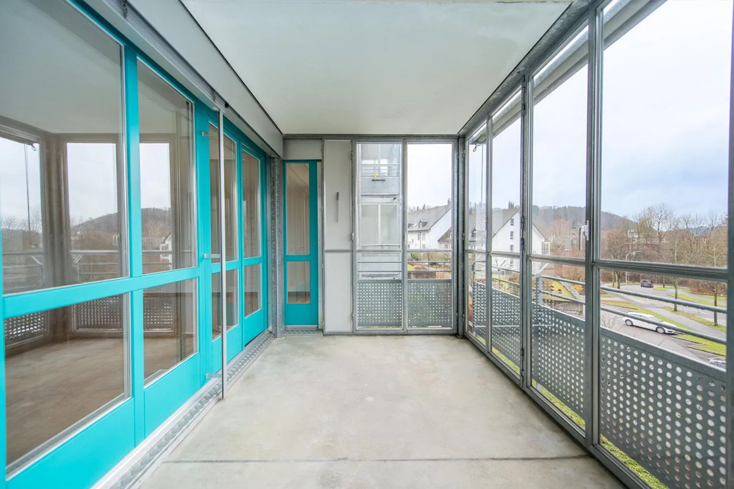 Living with Comfort: own washing machine, large balcony & plenty of space - Photo 12 of 13
