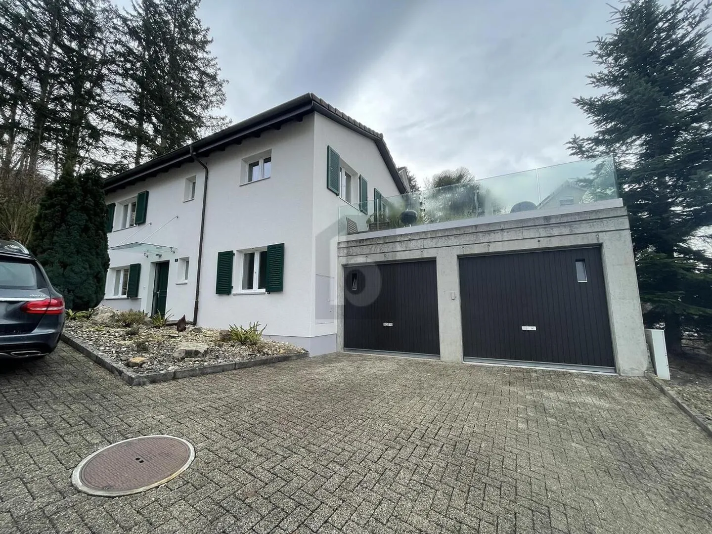 MODERN MIT GARTEN UND TERRASSE - Foto 1 von 6