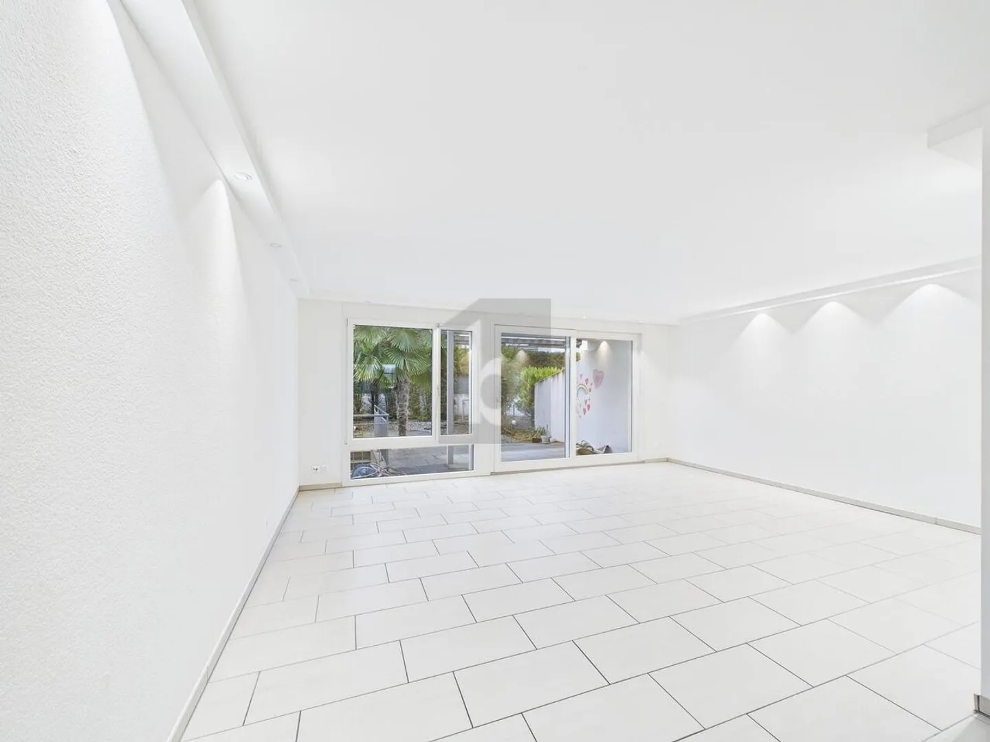 HELL, QUIET, FAMILY FRIENDLY - Photo 3 of 6