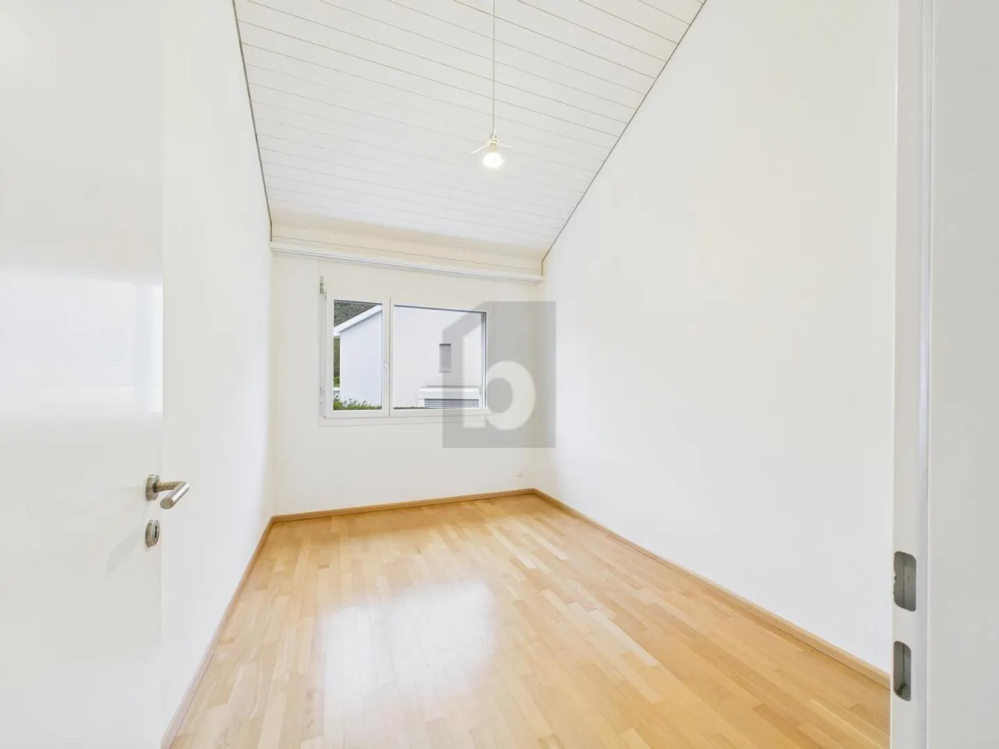 HELL, QUIET, FAMILY FRIENDLY - Photo 5 of 6