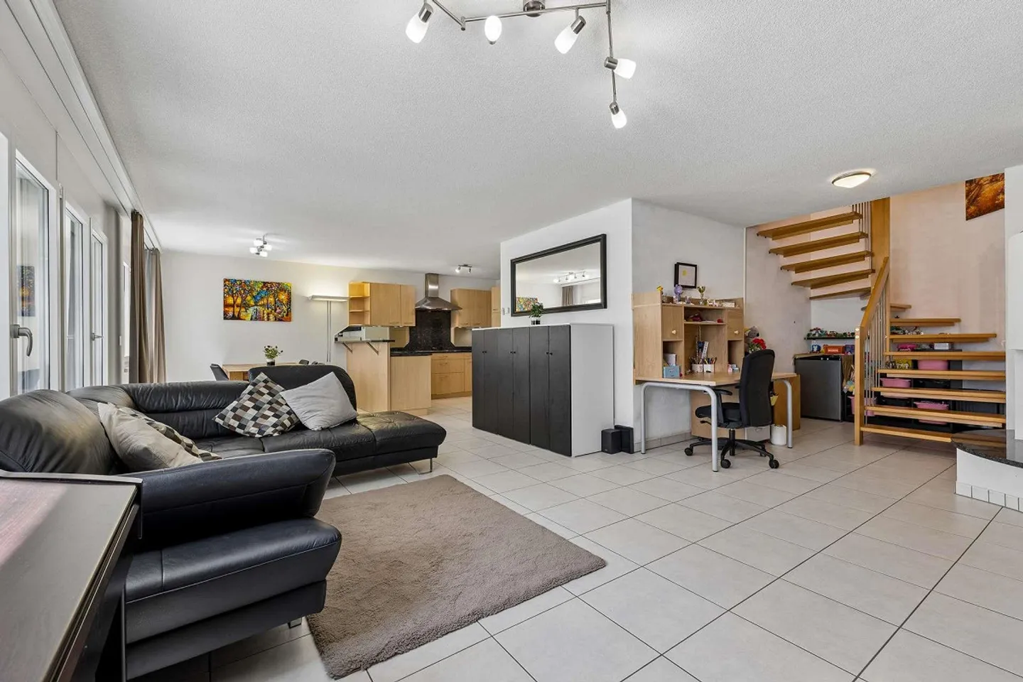 Appartamento maisonette di 3,5 stanze con giardino a Grafstal, vivere come in una casa unifamiliare - Foto 3 di 13
