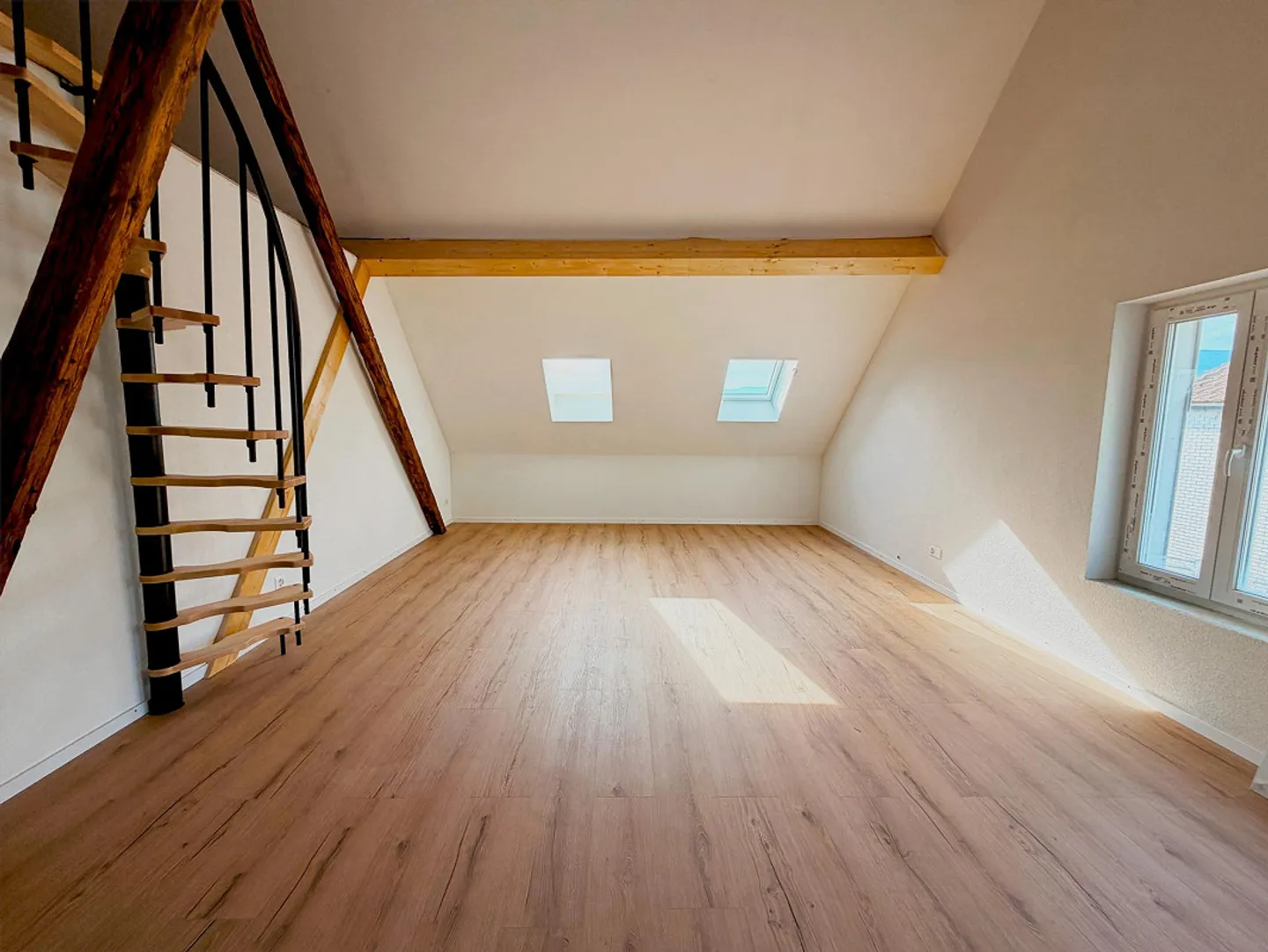 First occupancy: 3.5-room attic apartment with gallery in a quiet location - Photo 2 of 13