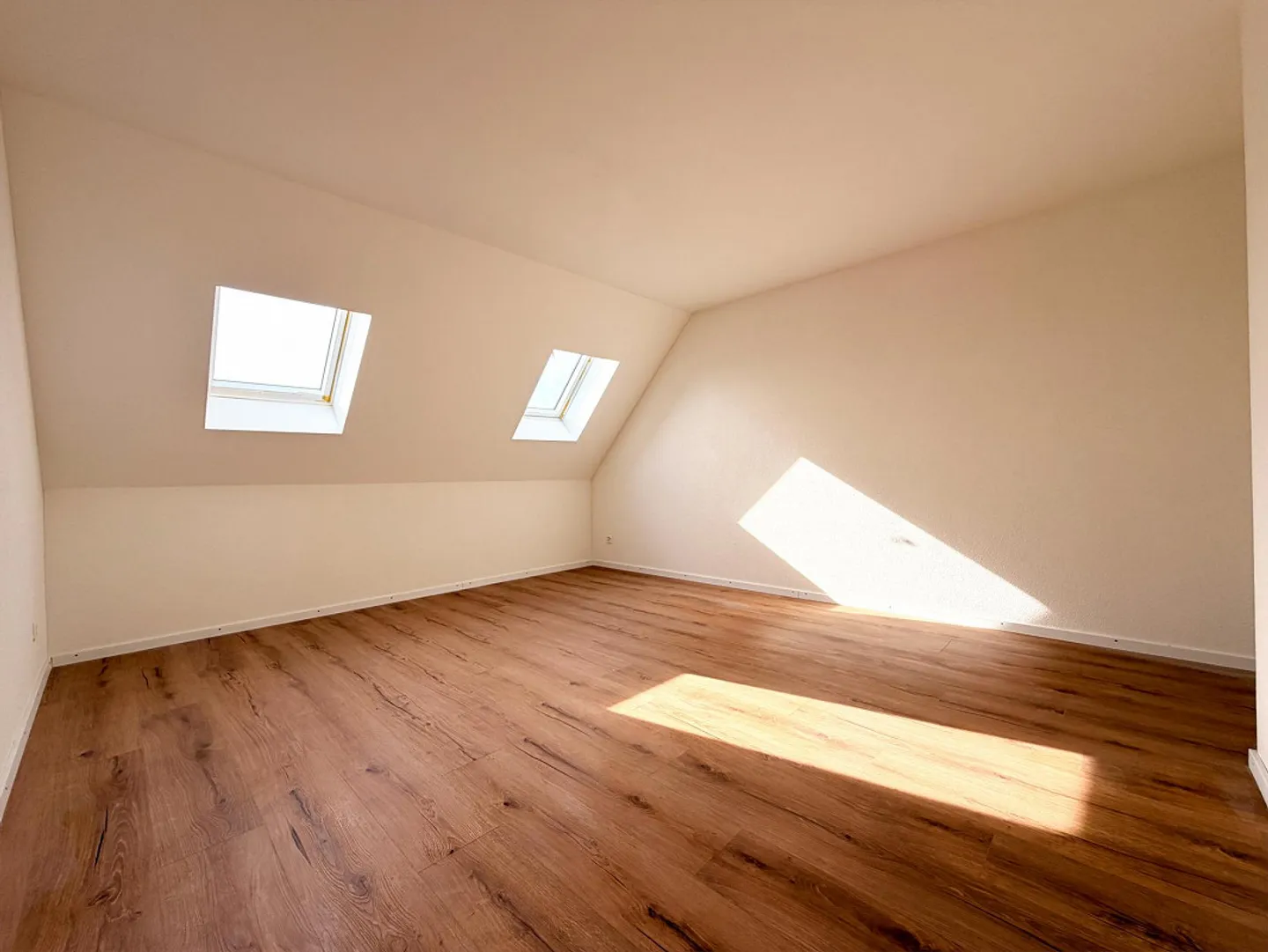 First occupancy: 3.5-room attic apartment with gallery in a quiet location - Photo 9 of 13
