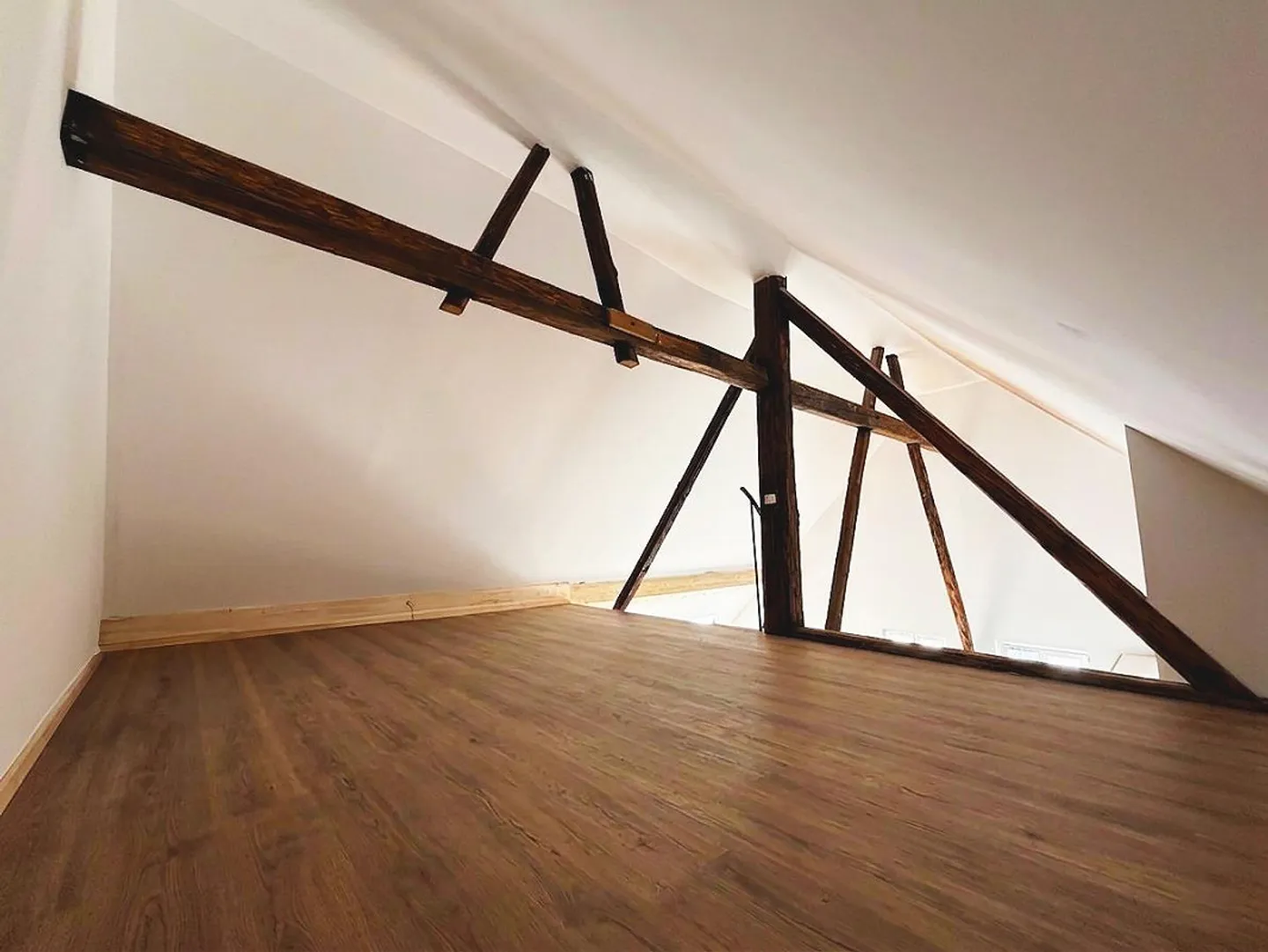 First occupancy: 3.5-room attic apartment with gallery in a quiet location - Photo 11 of 13