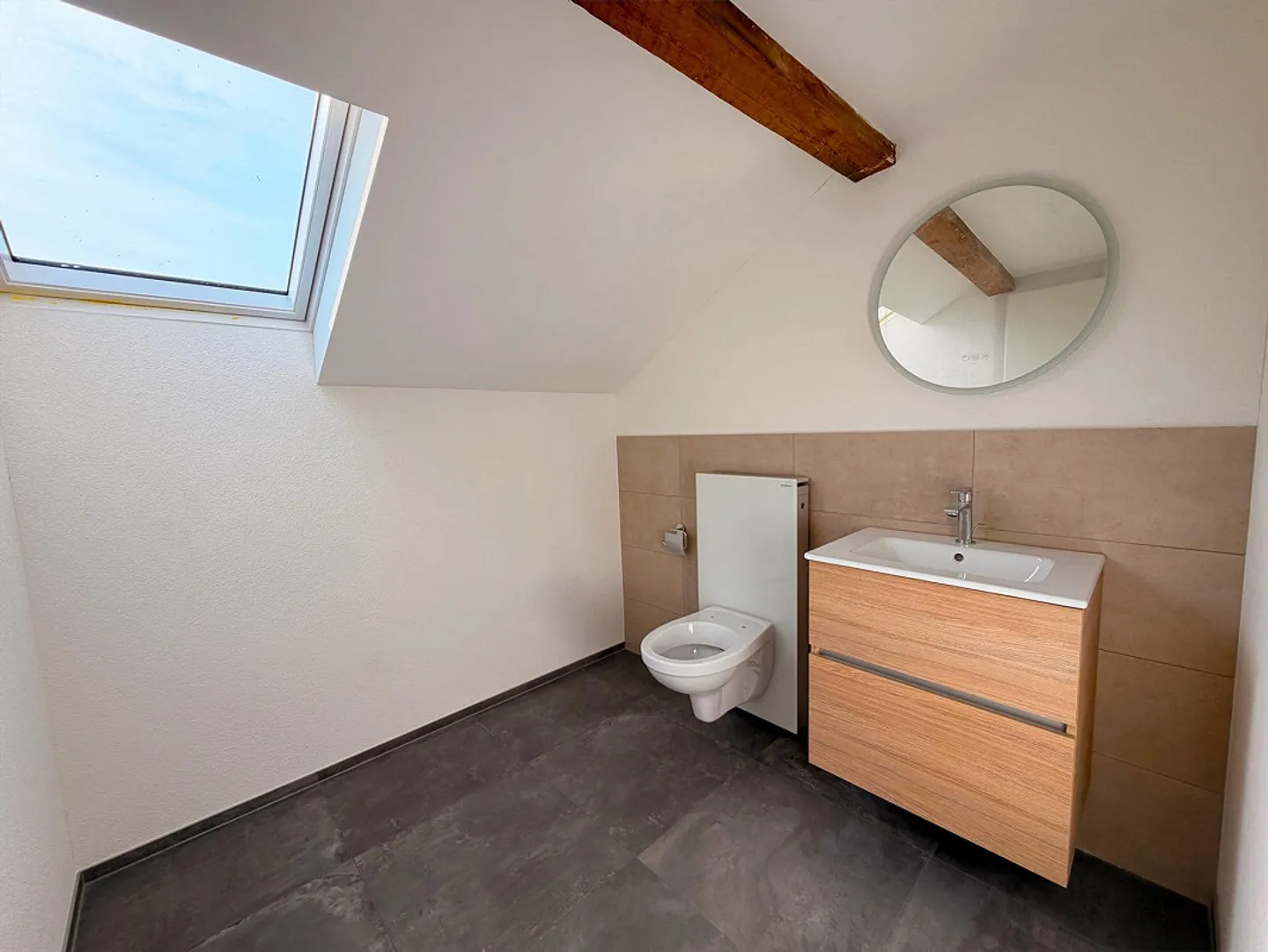 First occupancy: 3.5-room attic apartment with gallery in a quiet location - Photo 7 of 13