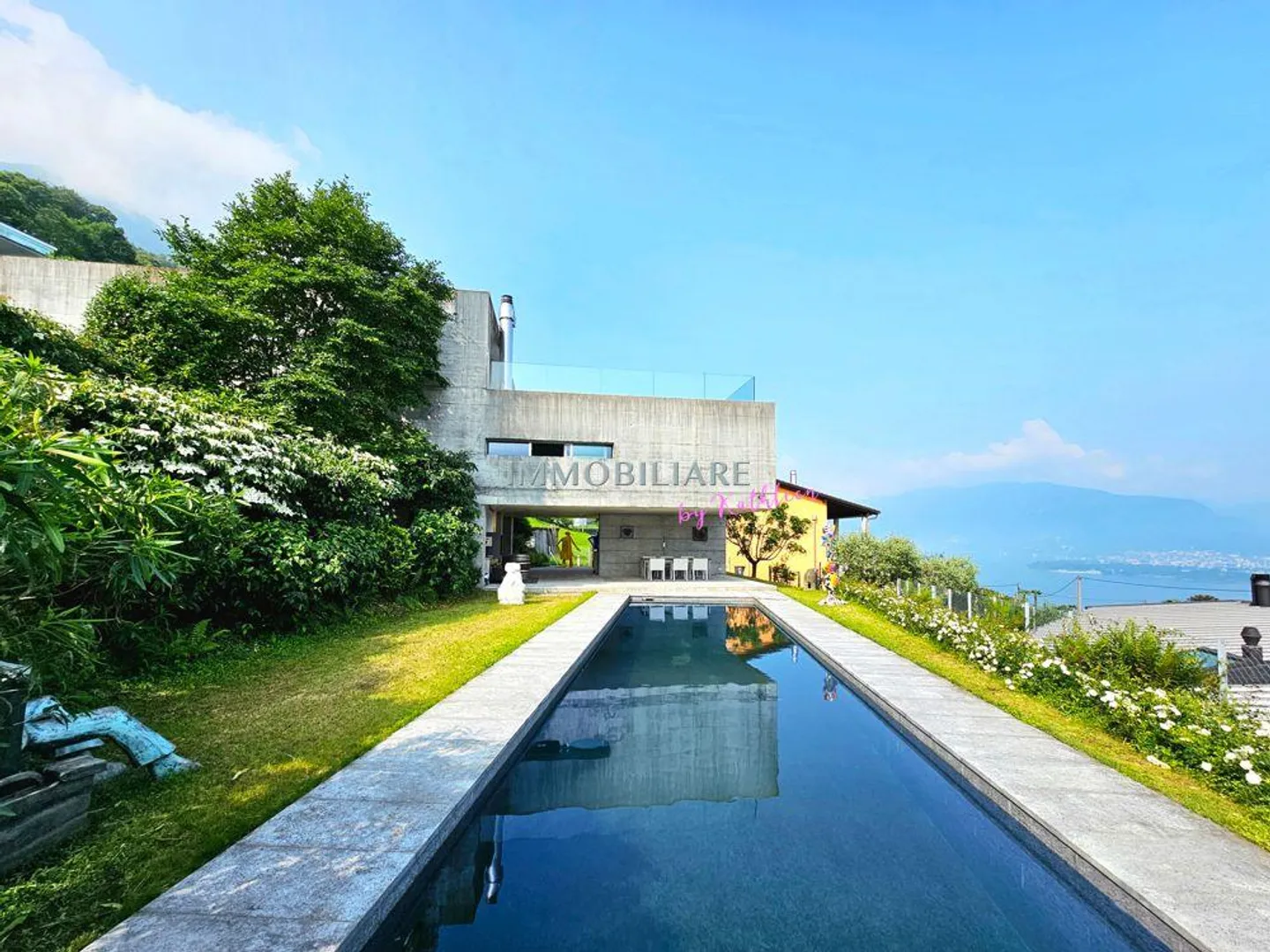 Villa moderne avec vue sur le lac - Photo 1 sur 16