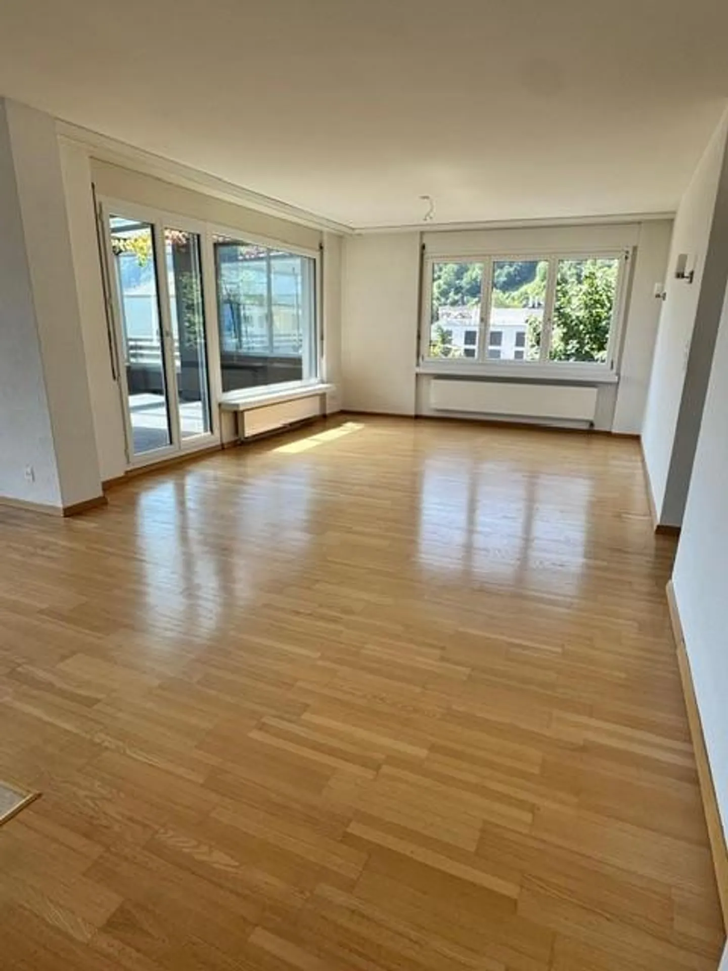 Lumineux appartement mansardé de 5.5 pièces à louer dans un quartier calme - Photo 2 sur 23