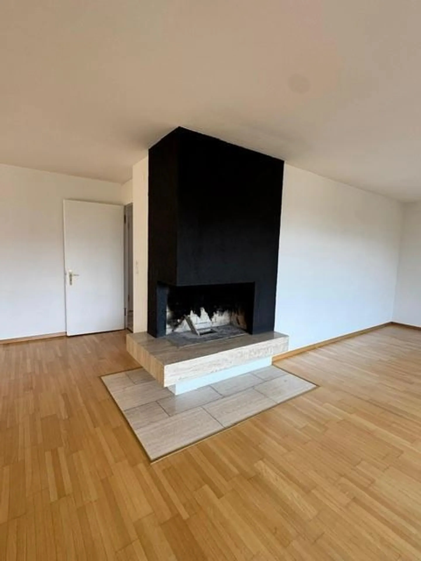 Lumineux appartement mansardé de 5.5 pièces à louer dans un quartier calme - Photo 3 sur 23