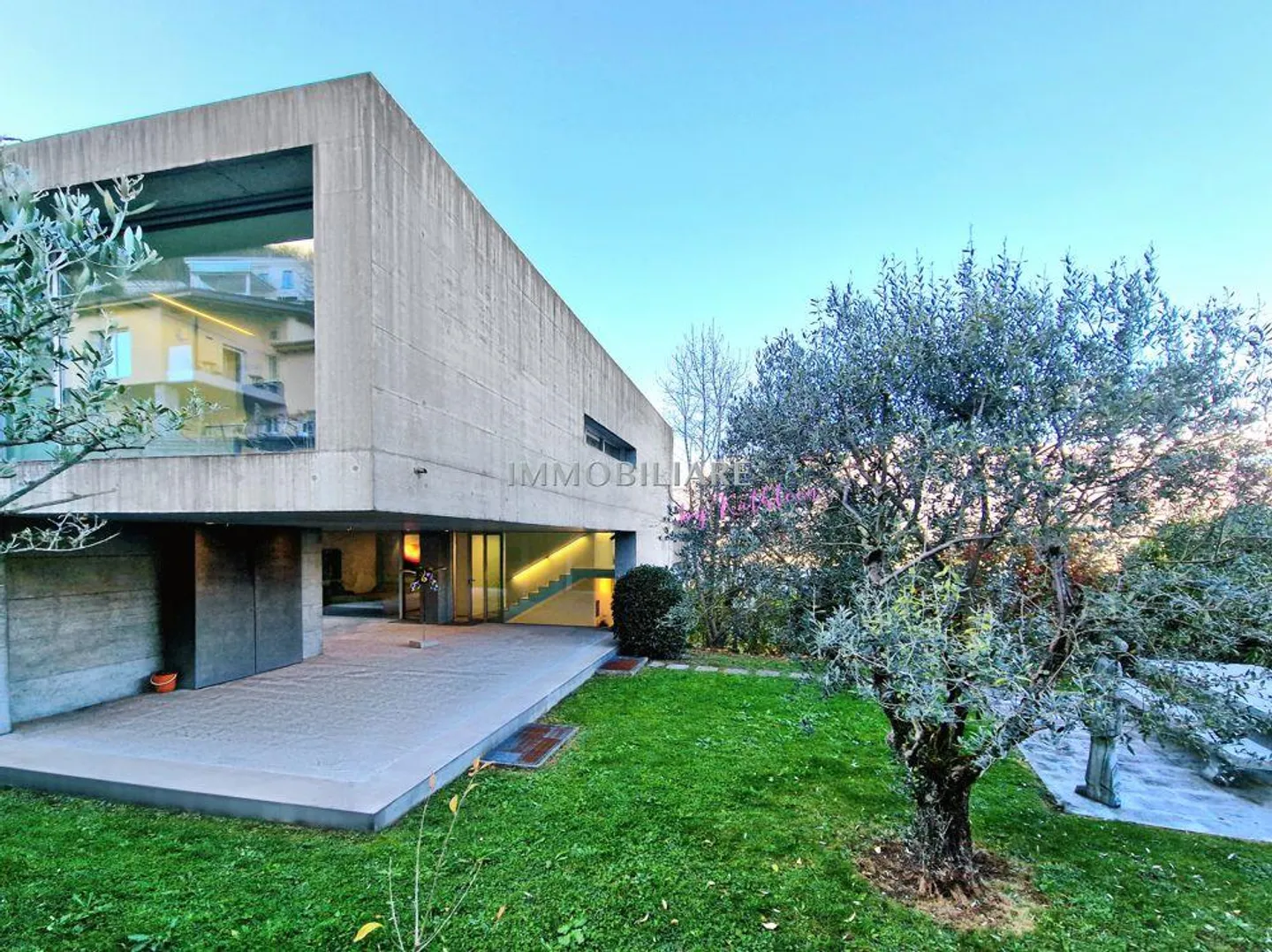 Villa moderne avec vue sur le lac - Photo 13 sur 16