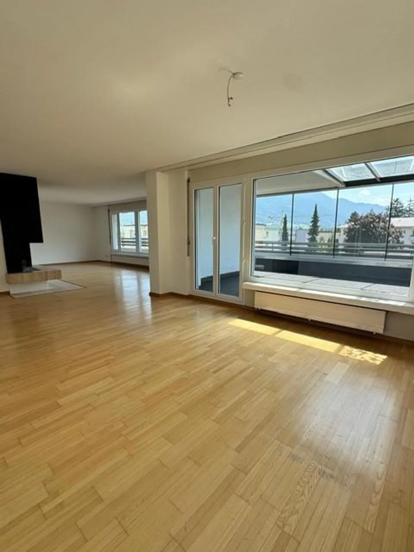 Lumineux appartement mansardé de 5.5 pièces à louer dans un quartier calme - Photo 1 sur 23