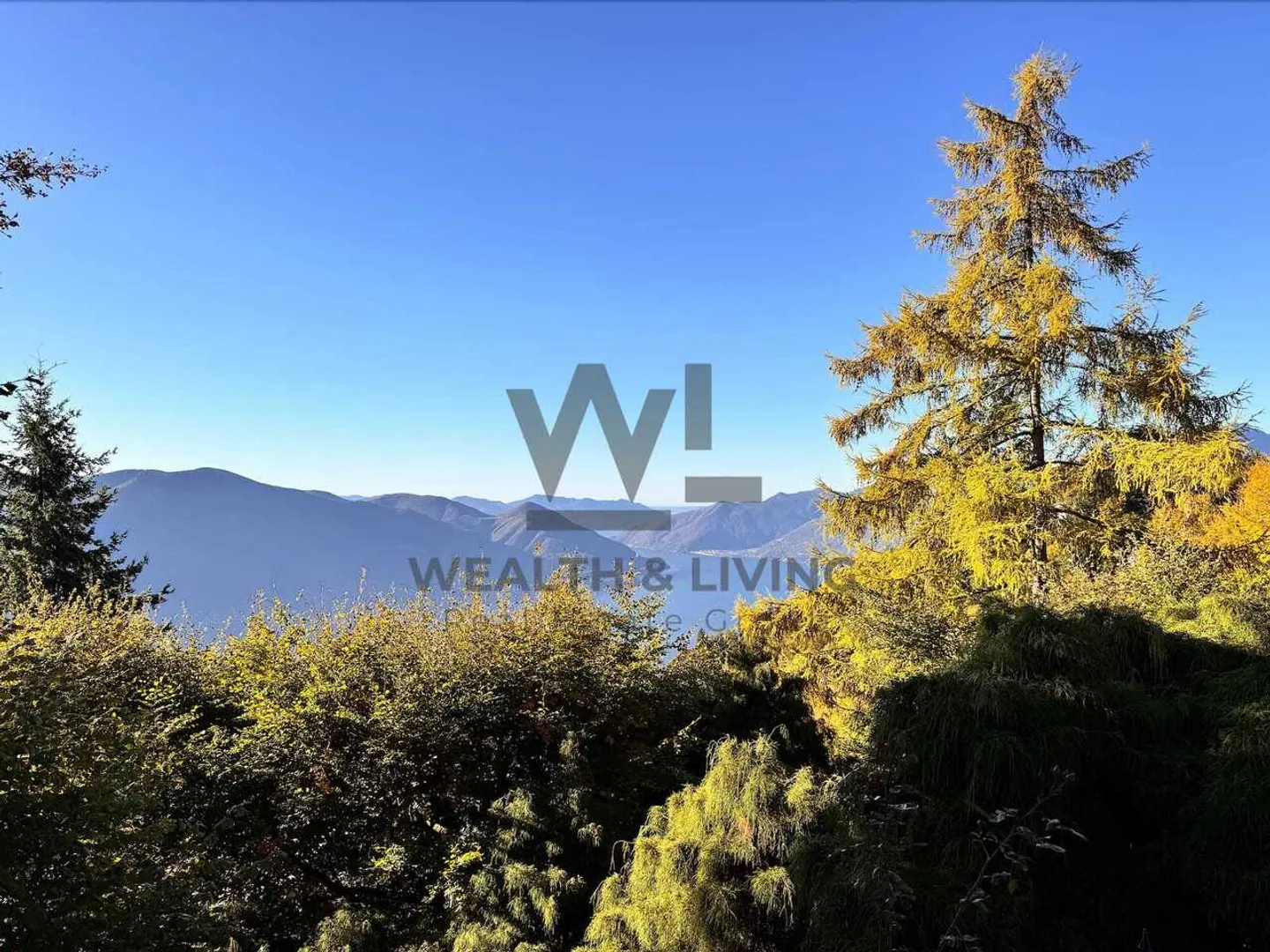 Chalet with building land of 1387 m² and garage - Photo 2 of 13