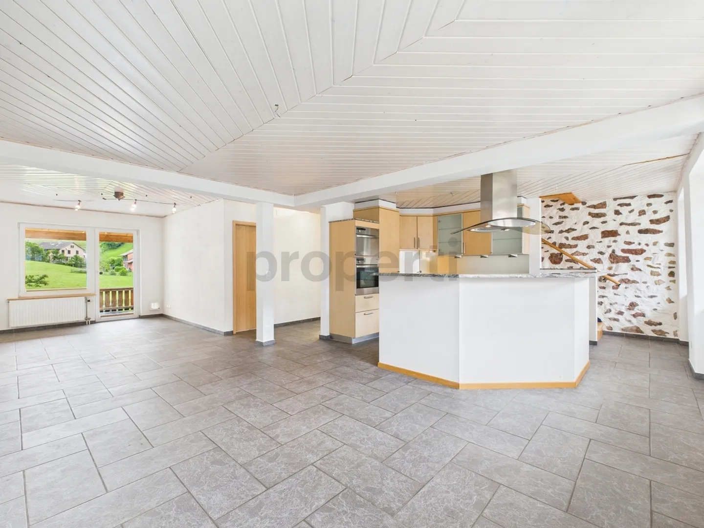 Charmantes Mehrfamilienhaus inmitten der Natur in Langenbruck - Foto 2 von 13