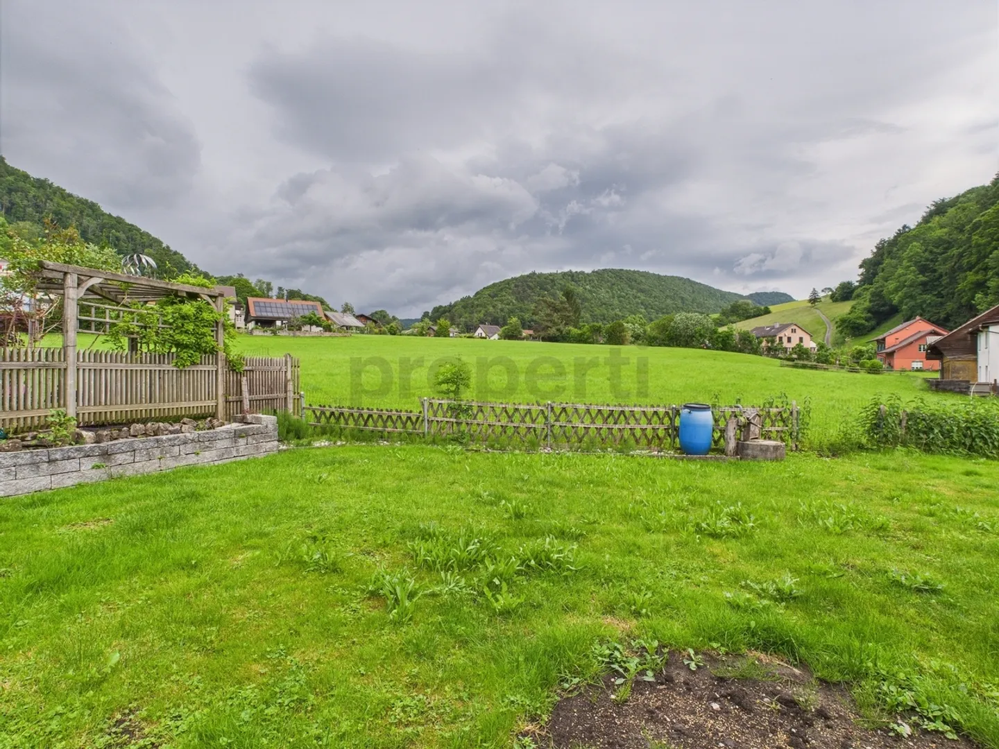 Charmantes Mehrfamilienhaus inmitten der Natur in Langenbruck - Foto 12 von 13