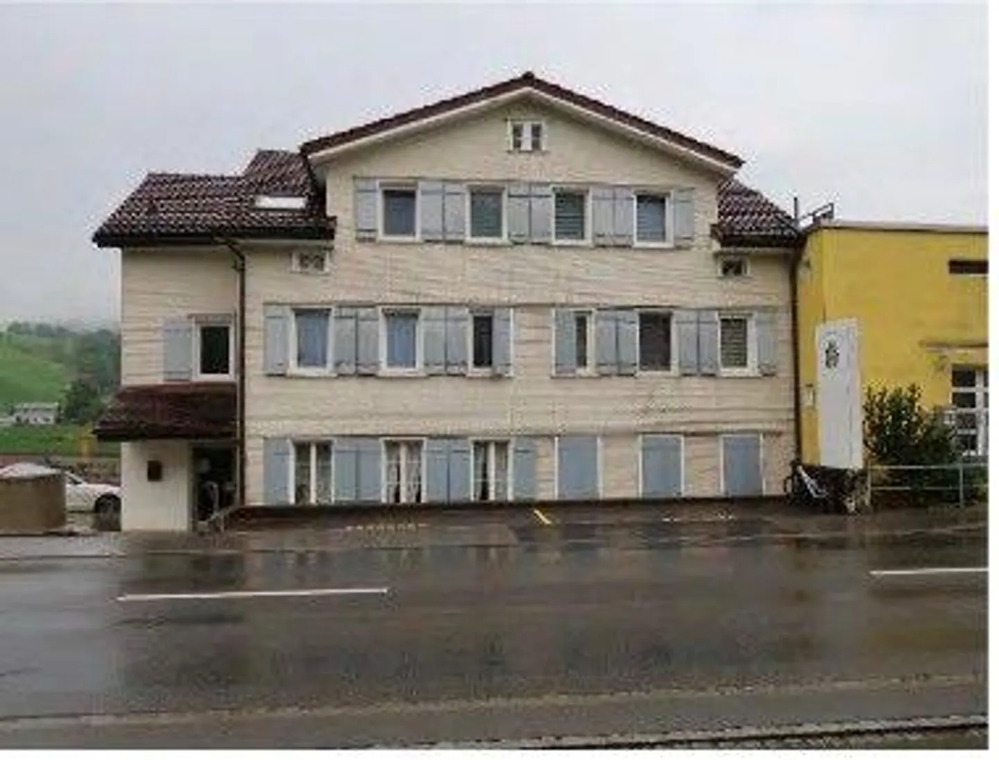 Edificio residenziale e commerciale - Foto 2 di 13