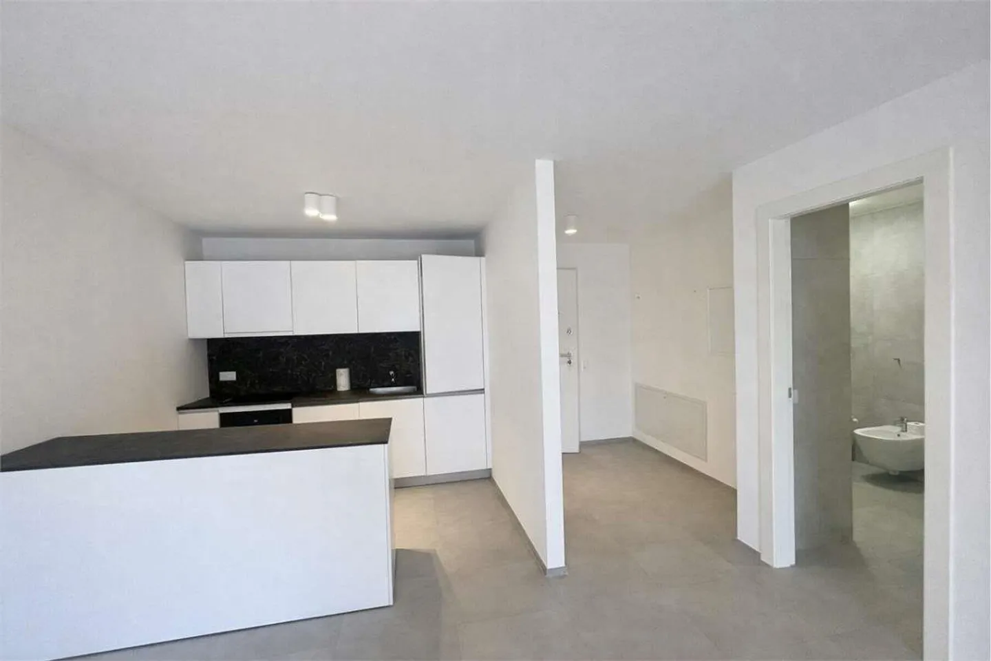 Modern 2.5-room apartment with south terrace in new residence in Balerna - Photo 1 of 6