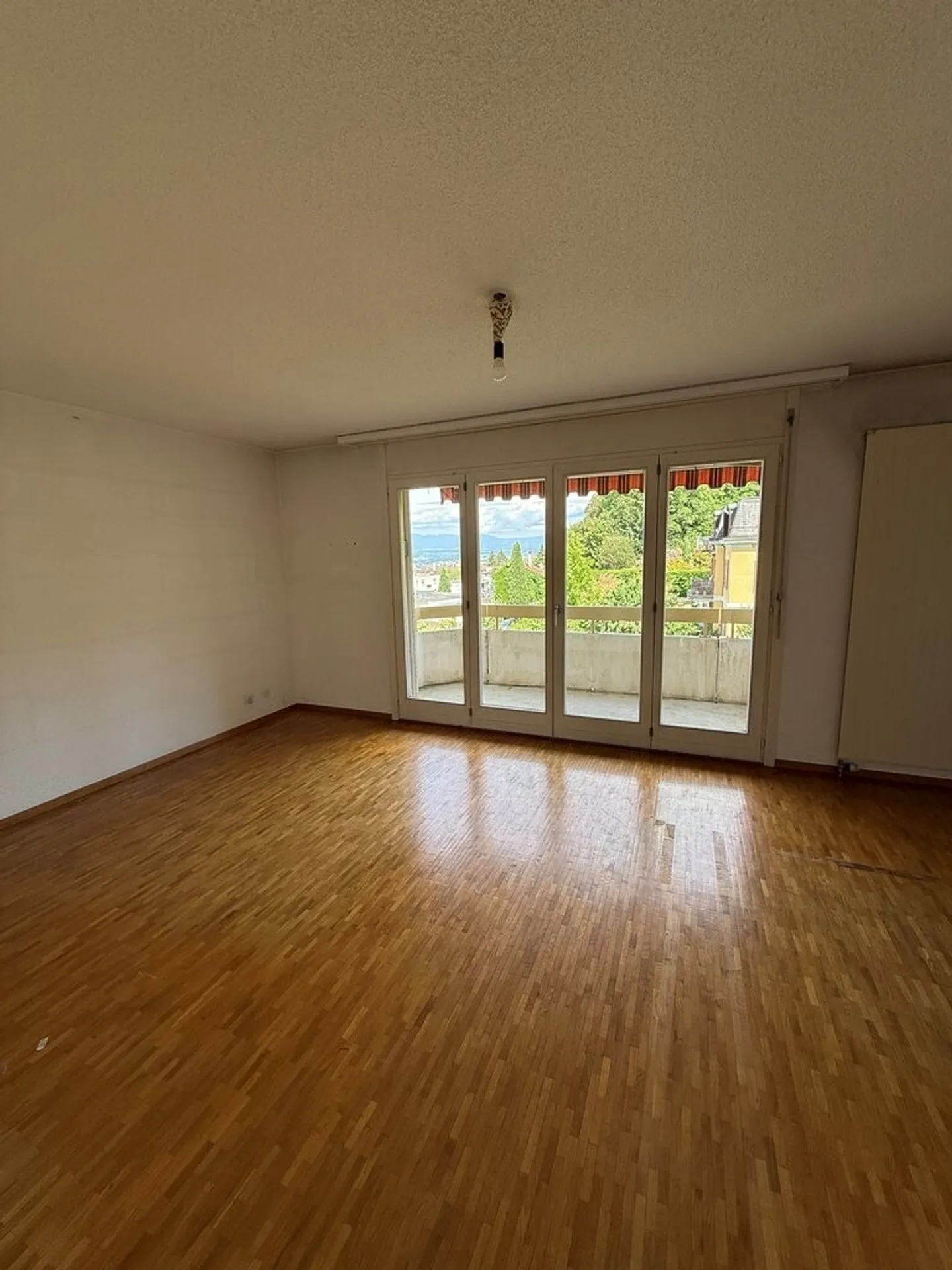 To seize! Superb accommodation in a quiet area of Lausanne! - Photo 2 of 8