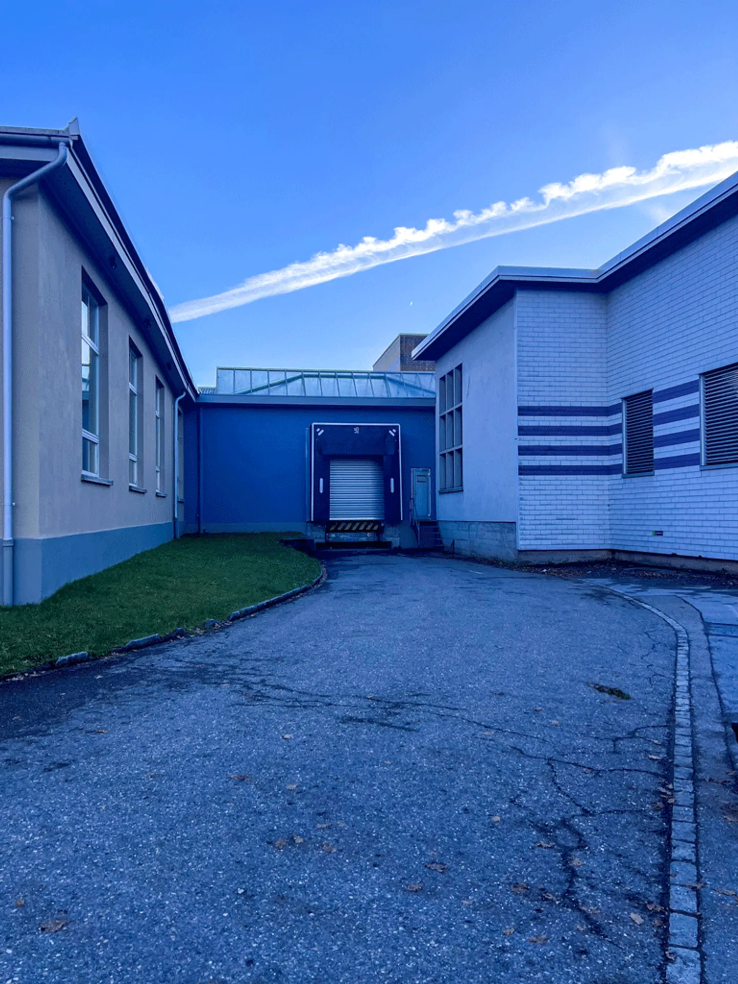 2 x 600 m2 entrepôt avec accès par rampe à louer - Photo 1 sur 7