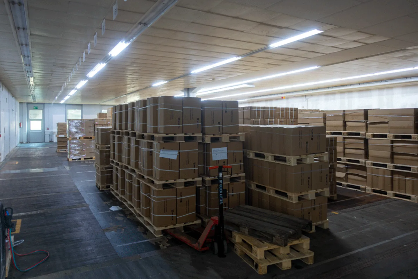 2 x 600 m2 entrepôt avec accès par rampe à louer - Photo 4 sur 7