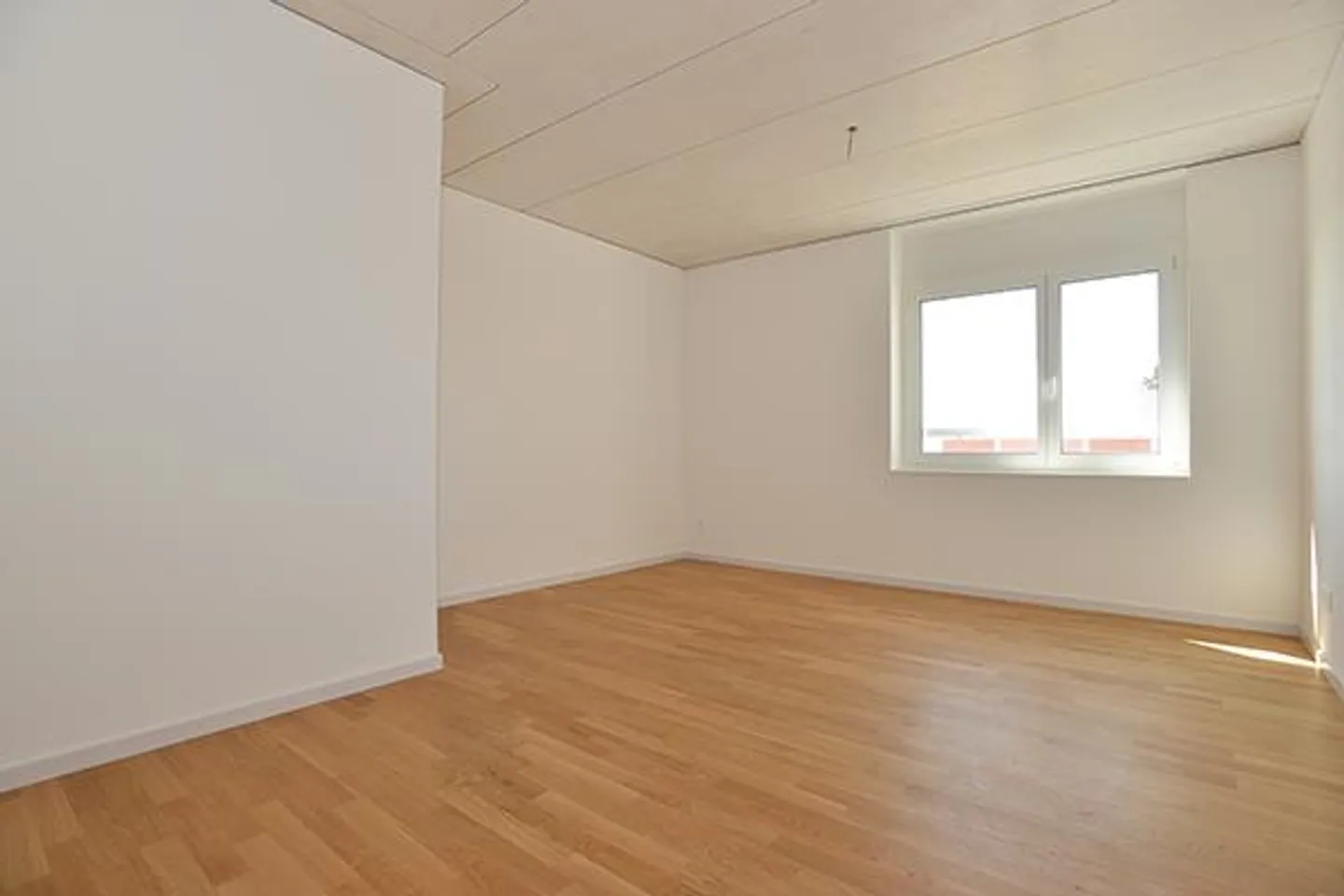 Modern apartment in a beautiful location - Photo 5 of 6