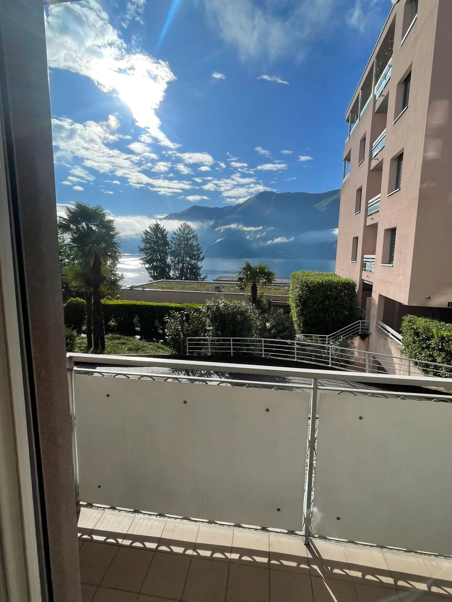Appartement à louer avec 3,5 pièces et vue sur le lac, à quelques pas du LAC - Photo 1 sur 10