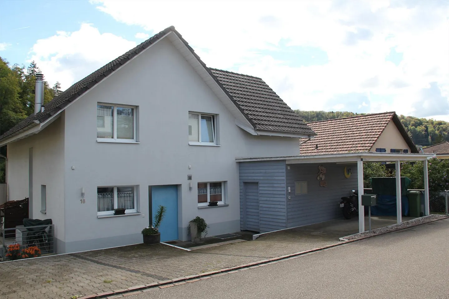 Maison individuelle de 5 1/2 pièces avec bureau et atelier supplémentaires - Photo 1 sur 12