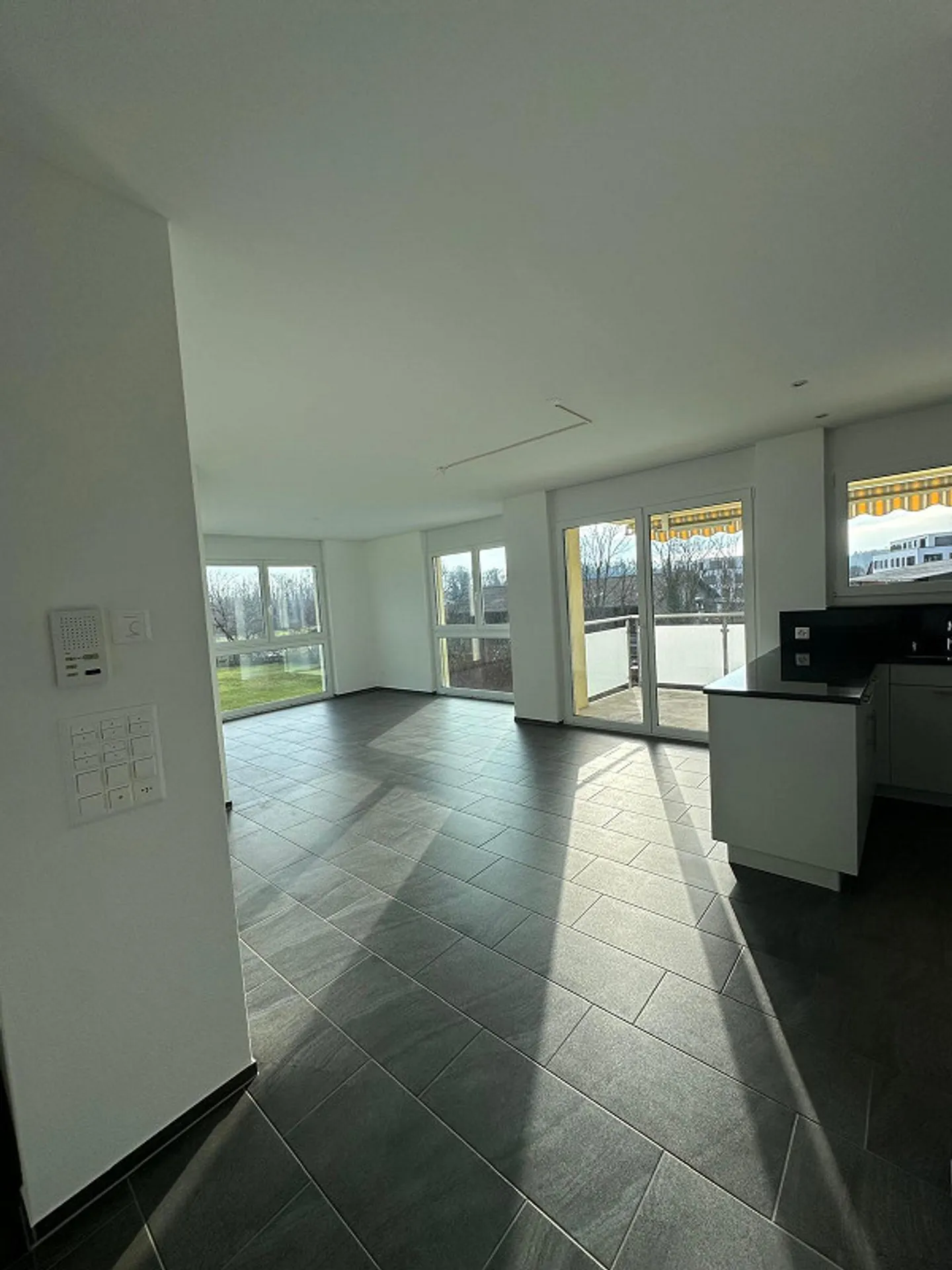 Modernes 4,5-Zimmer-Apartment mit Balkon - Foto 2 von 12