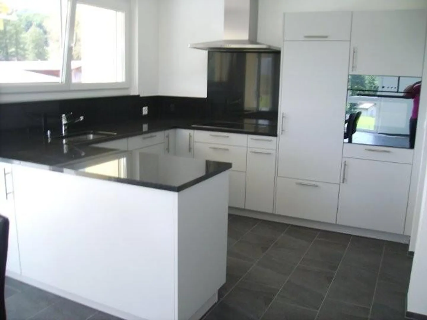 Modernes 4,5-Zimmer-Apartment mit Balkon - Foto 3 von 12