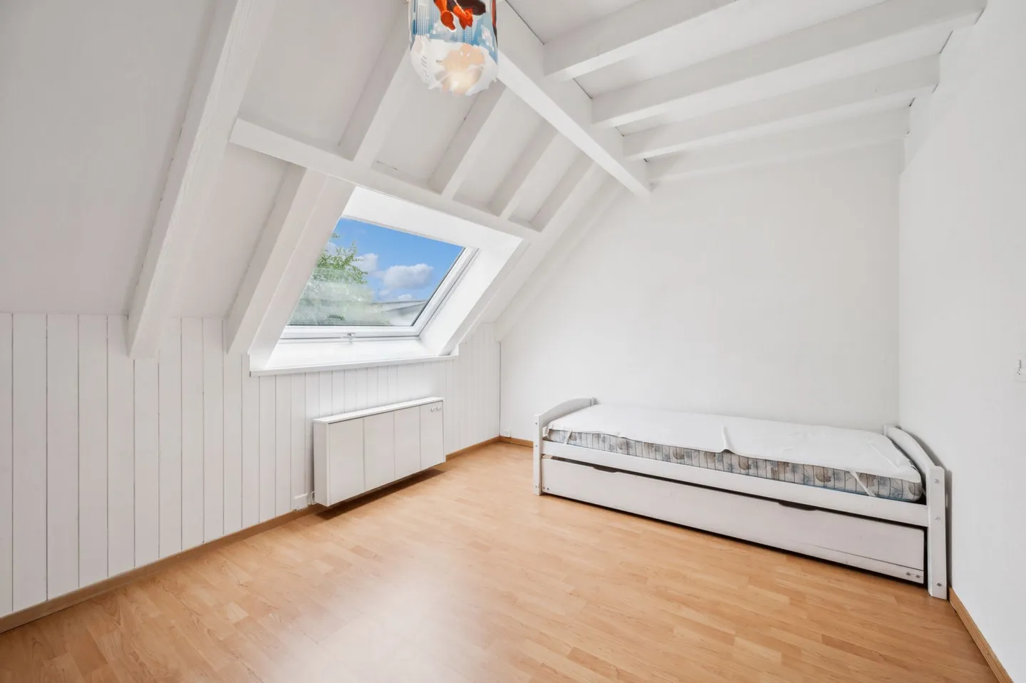 Well-maintained end-of-terrace house with many extras - Photo 8 of 13