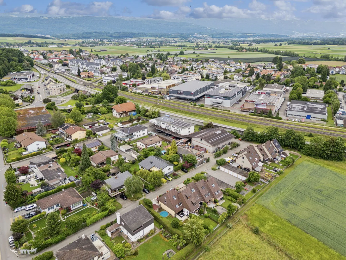 Well-maintained end-of-terrace house with many extras - Photo 11 of 13