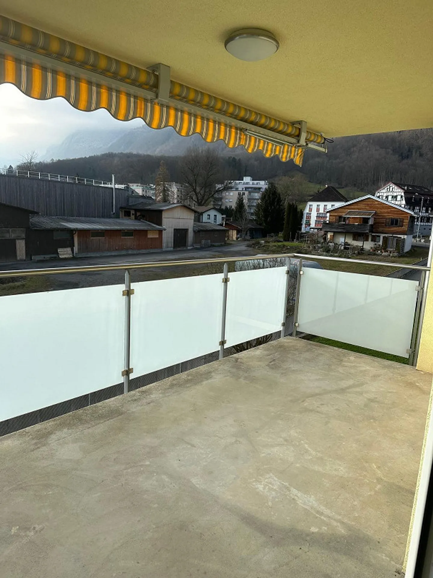 Modernes 4,5-Zimmer-Apartment mit Balkon - Foto 7 von 12