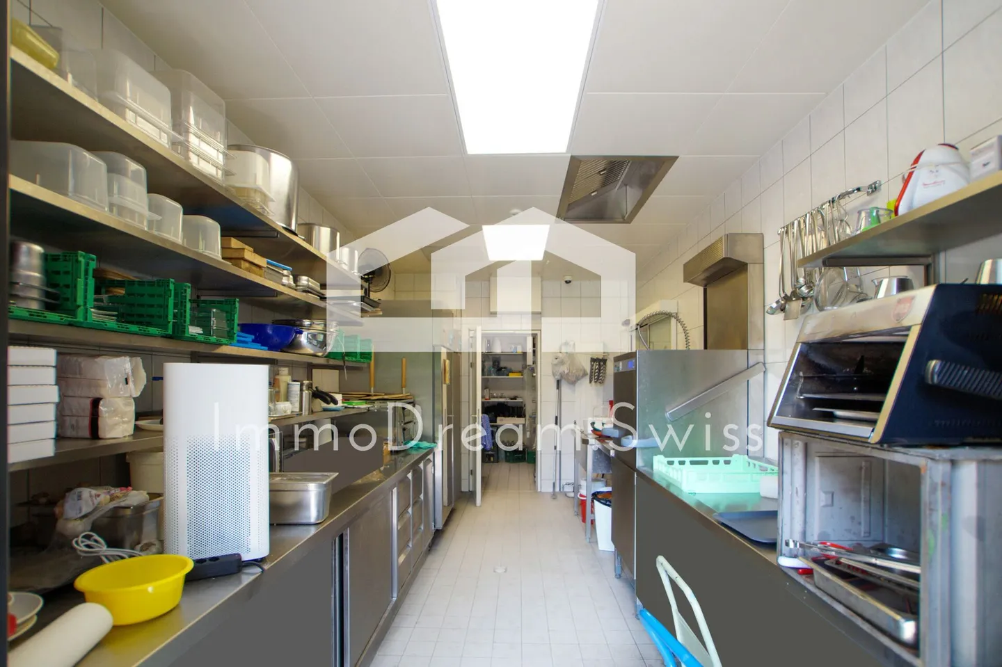 Attraktives Restaurant an bester Lage, mit grosser Terrasse, sowie einem weiteren sep. Ladenlokal - Foto 9 von 13