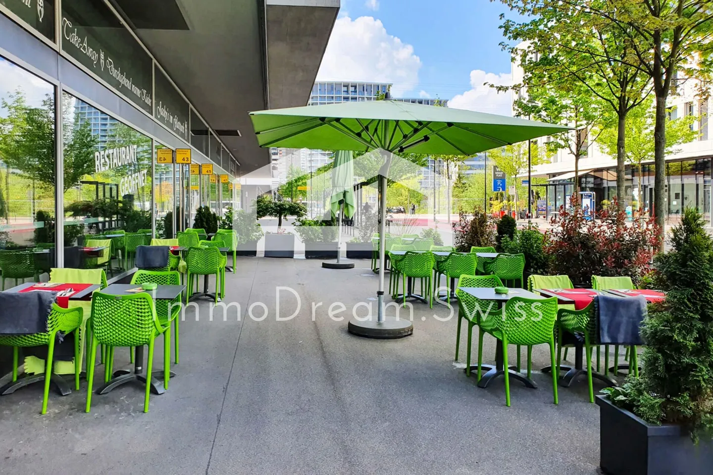 Attraktives Restaurant an bester Lage, mit grosser Terrasse, sowie einem weiteren sep. Ladenlokal - Foto 1 von 13