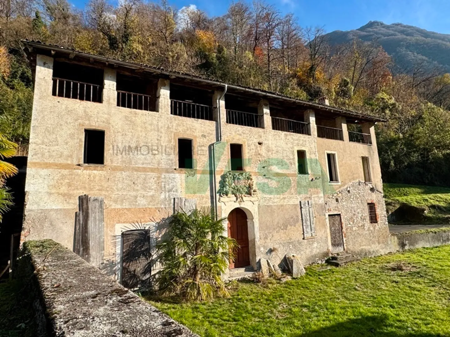 Bel terreno edificabile in splendida posizione tranquilla e soleggiata - Foto 2 di 5