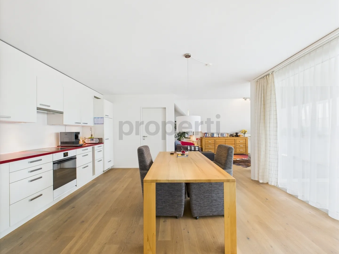 Charmant appartement en attique de 2,5 pièces avec vue dans la région à faible imposition de Warth-Weiningen TG - Photo 4 sur 12