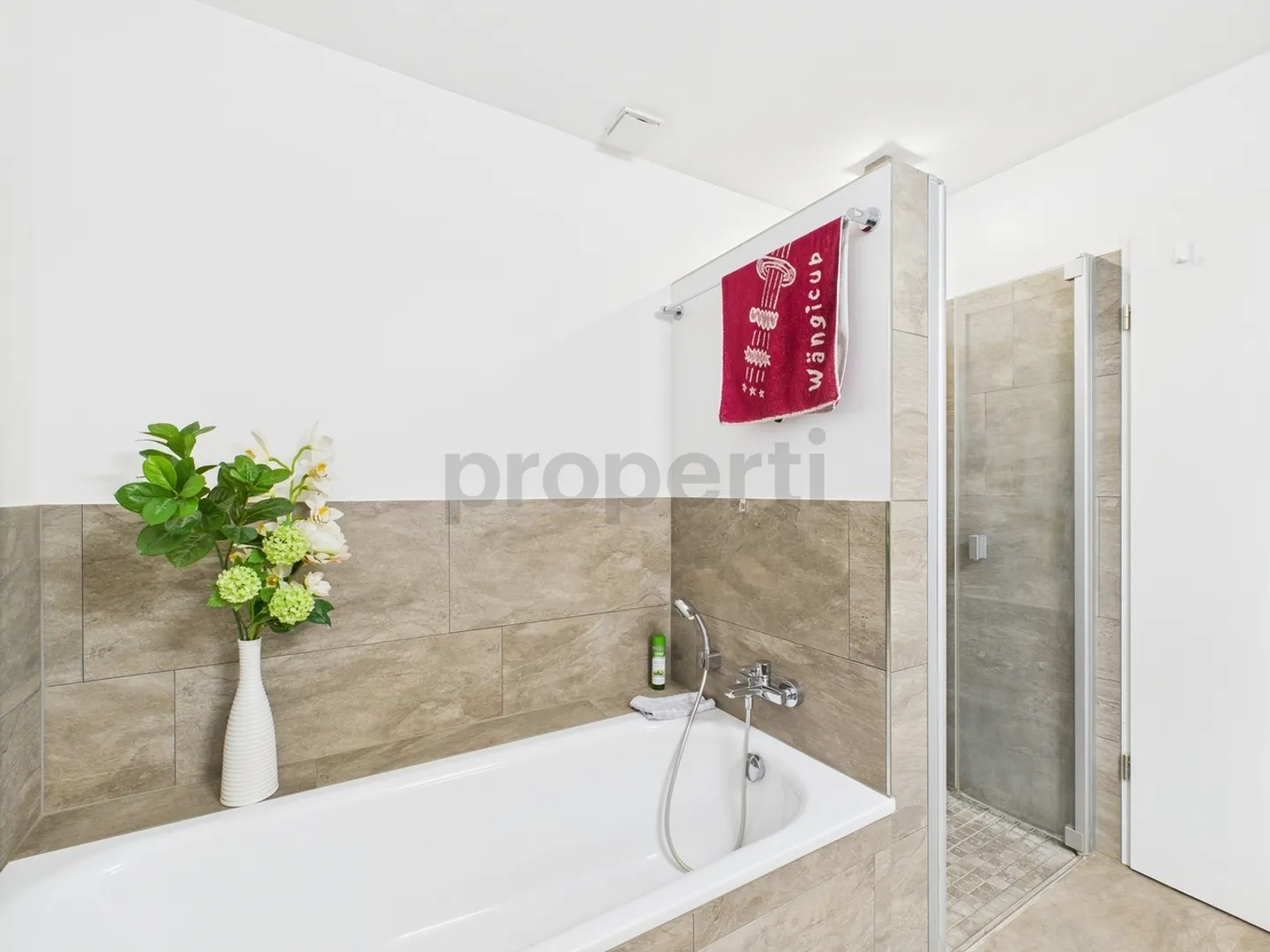 Charmant appartement en attique de 2,5 pièces avec vue dans la région à faible imposition de Warth-Weiningen TG - Photo 8 sur 12