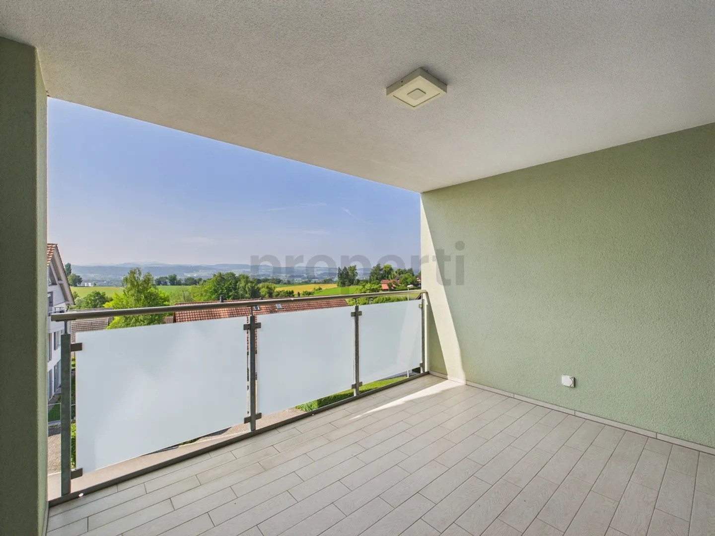 Charmant appartement en attique de 2,5 pièces avec vue dans la région à faible imposition de Warth-Weiningen TG - Photo 9 sur 12