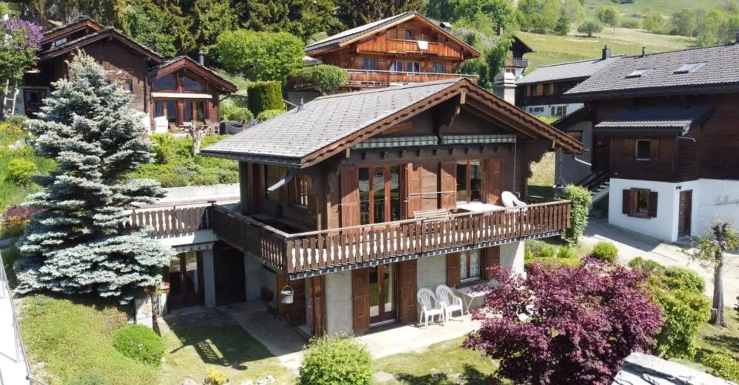 Chalet 5.5 rooms - Photo 1 of 13