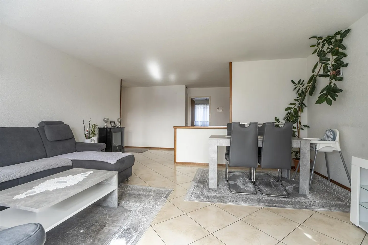 Helle 4.5-Zimmer-Wohnung mit Balkon - Foto 2 von 15