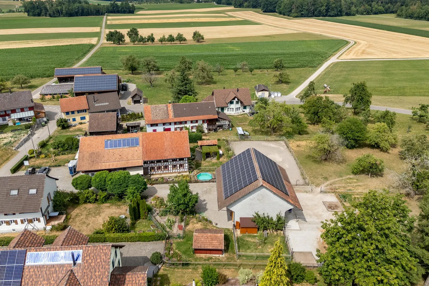 Stilvolles Fachwerkhaus mit Gewerbe und Pferdeinfrastruktur - Photo 2 of 35