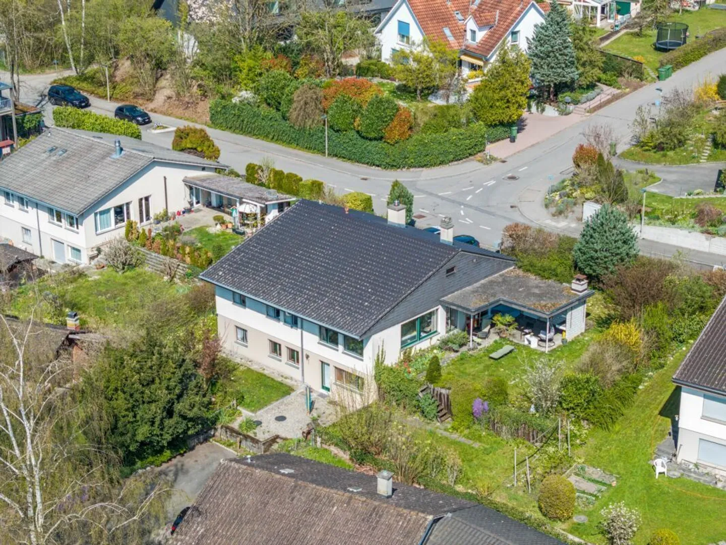 Casa unifamiliare elegante con appartamento separato - Spazio per famiglia, ospiti o ufficio - Foto 1 di 8